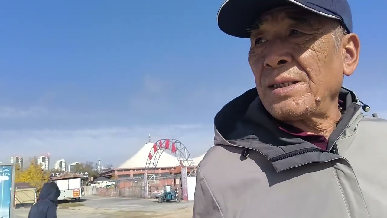 码头鱼民卖的东西不多，都是新鲜的不贵。回家吃饺子。