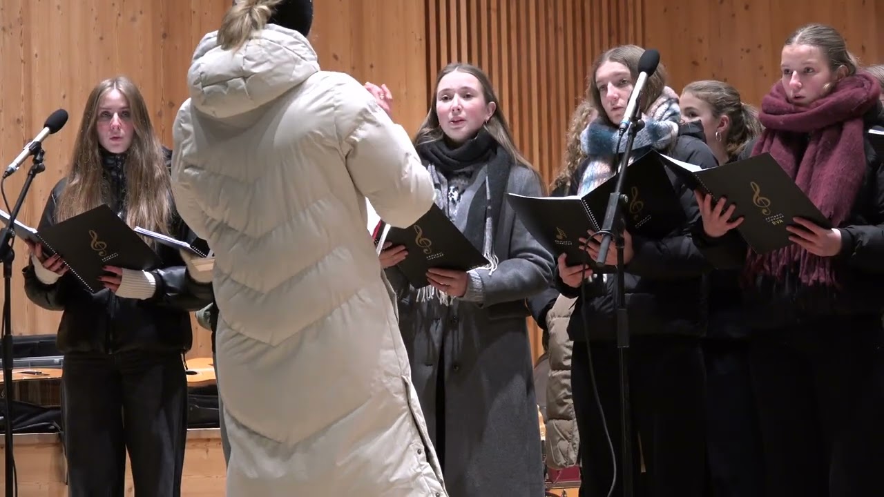 CORO GIOVANILE ANRAS   Intrattenimento musicale Mercatino di Natale San Candido 2025