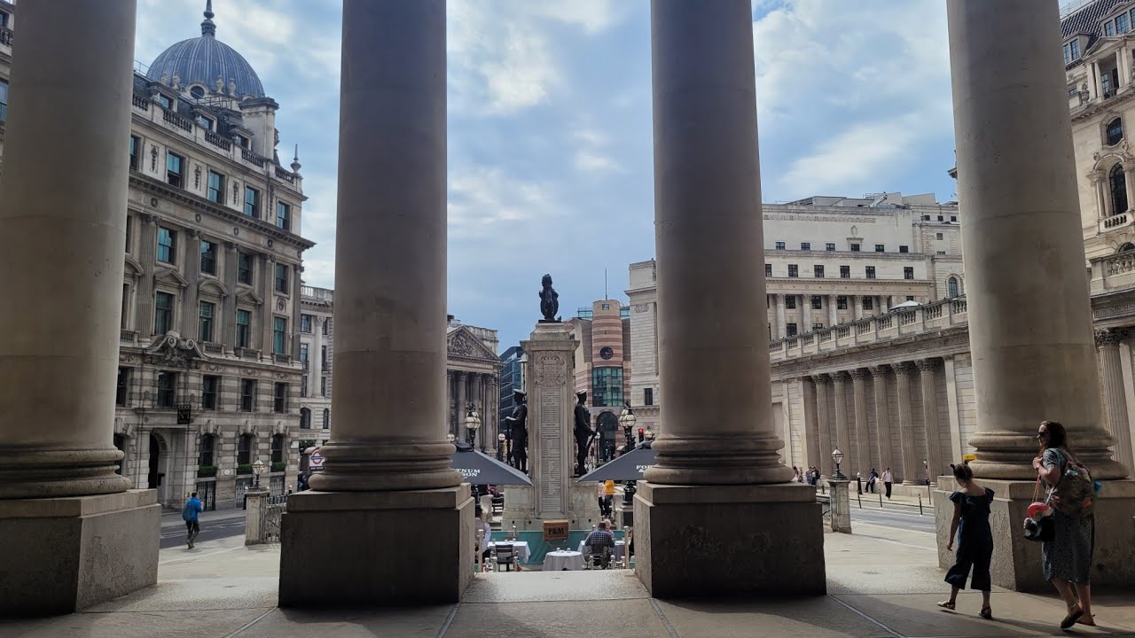 Queenie And The City: Temple Bar Memorial & The Royal Exchange