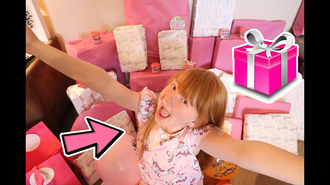 ESMÉS 8th BIRTHDAY MORNING OPENING PRESENTS!! 🎊🎉🎠