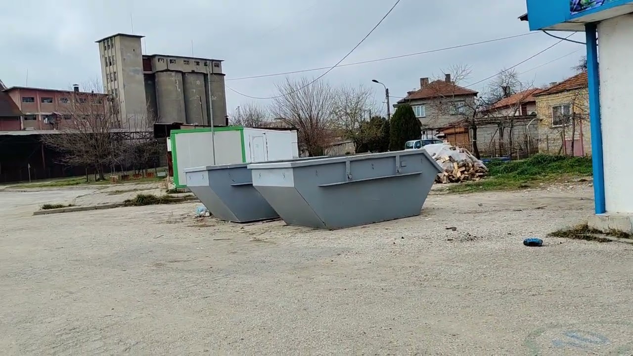 Площада с магазини и пазара в град Каспичан до Мелницата