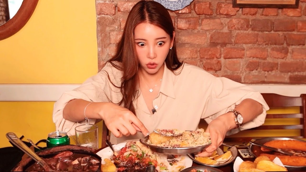 이건 팥죽이야 뭐야.? 이게 전통음식 이라고?