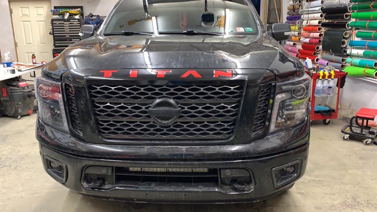 Как снять переднюю дверную панель Nissan Titan 2019 года