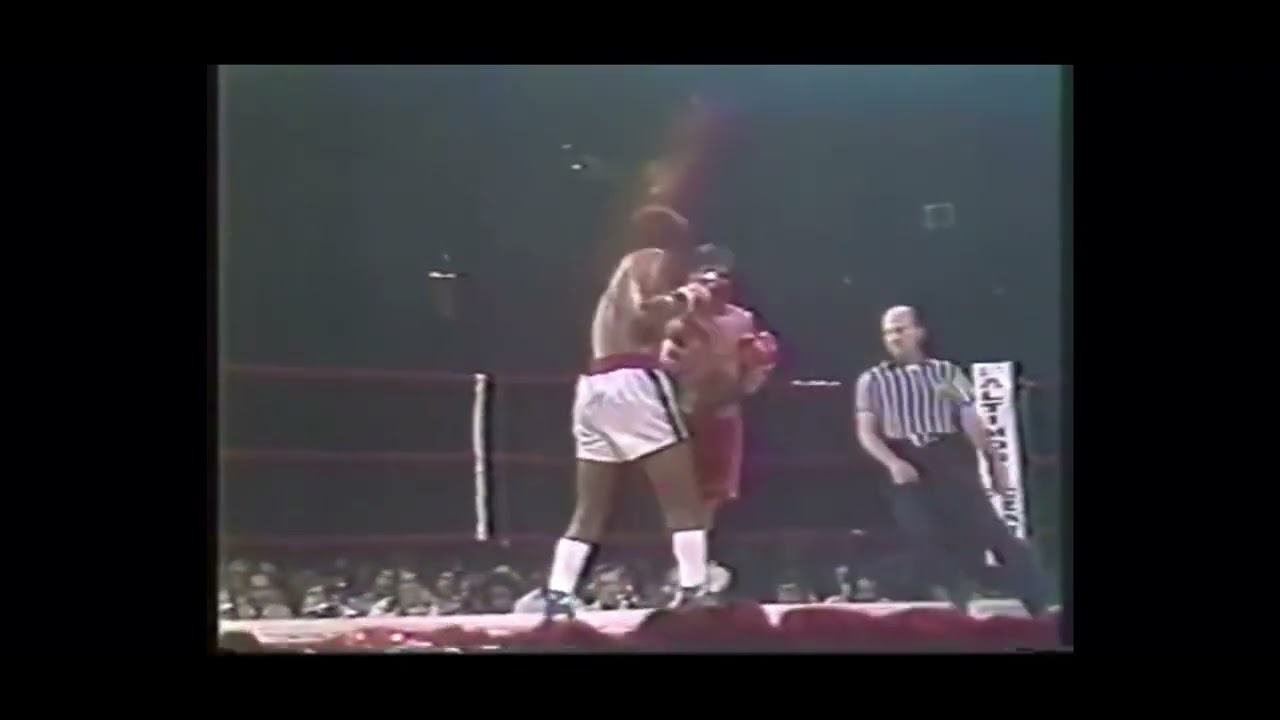 Sugar Ray Leonard should be in everyone&rsquo;s go-to video archive for mastering the basic stance.