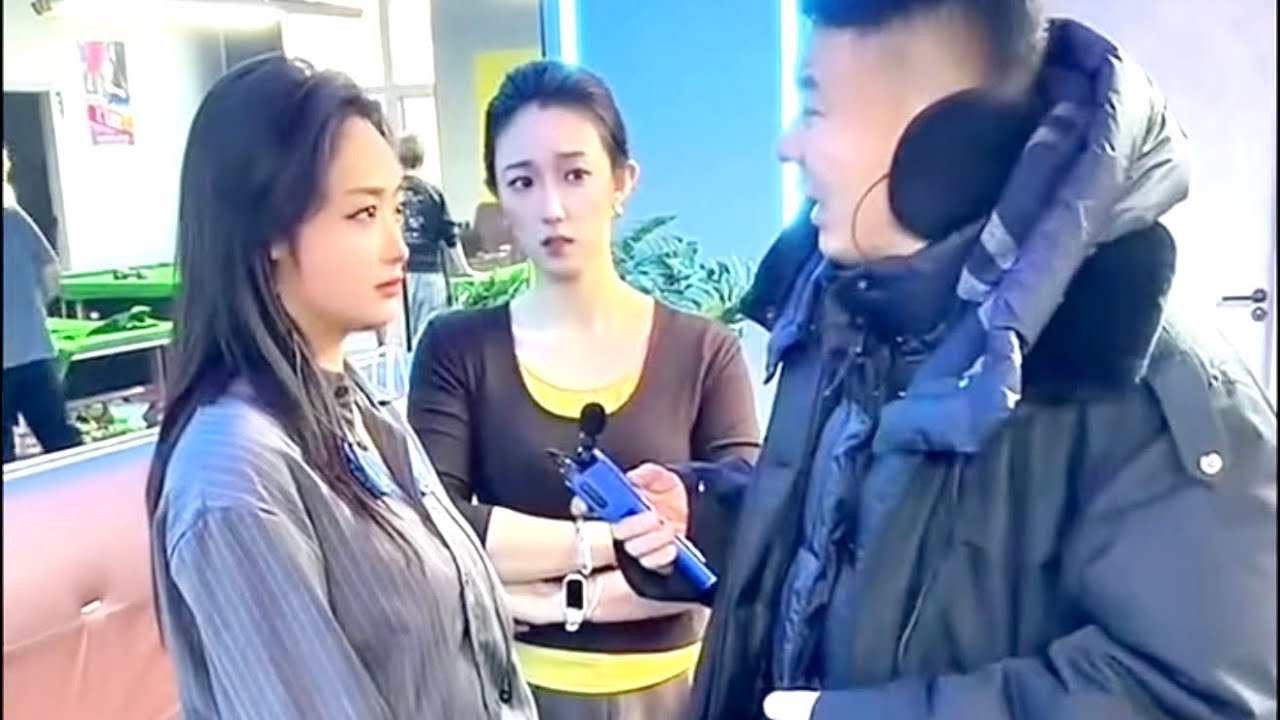 万种风情的老板娘粘紧元帅成了甩不掉的小尾巴