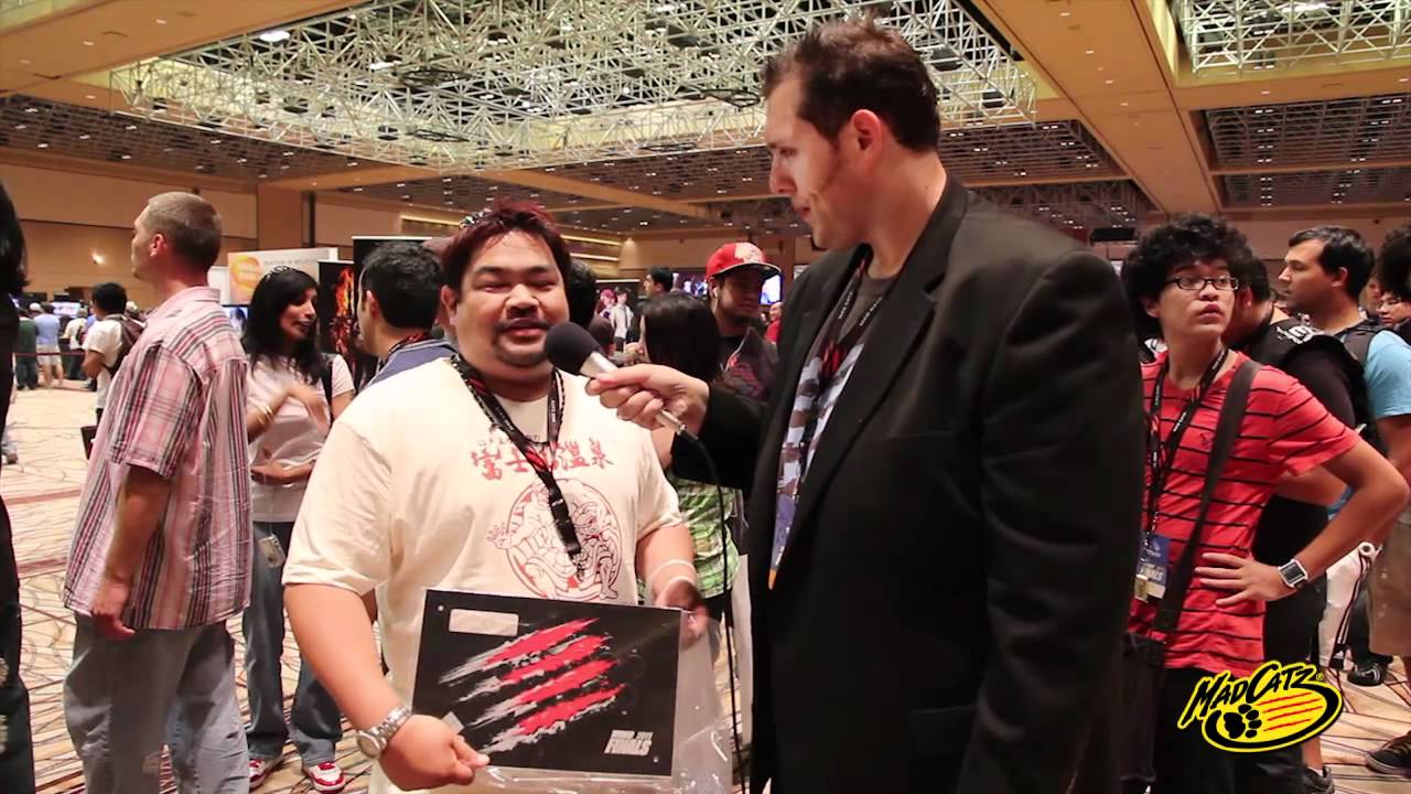 EVO 2K11 - Autograph Session Fan Interviews