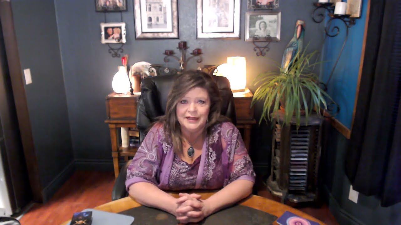 CAPRICORN APR 21 SOMEONE DOESN'T WANT YOU TO HAVE THIS NEW PERSON! STARTING TROUBLE!
