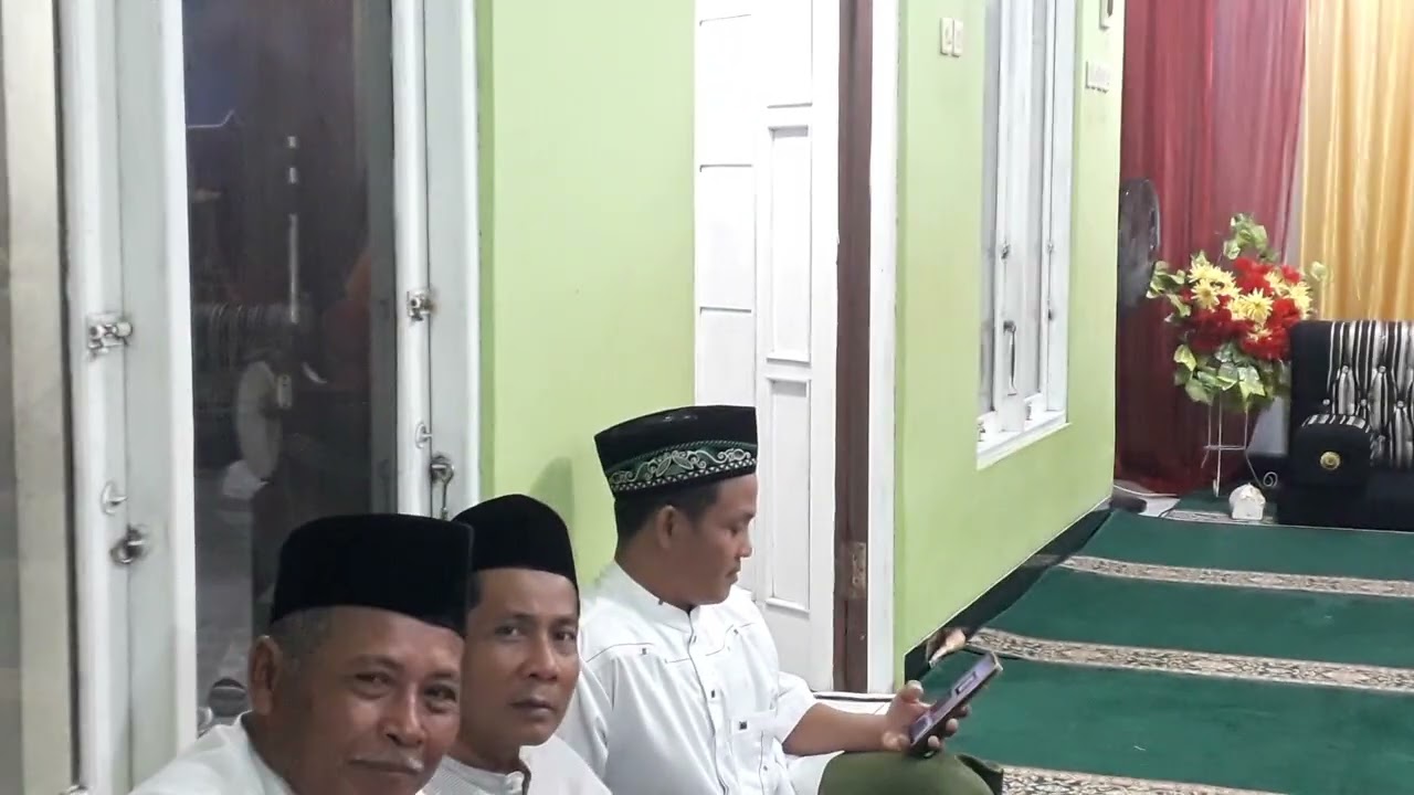 Sholawatan di acara isra mi'raj nabi Muhammad SAW. musholla Ar Rahmah kota Palangka Raya