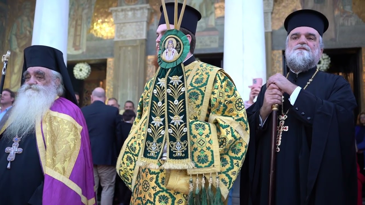 Η κάθοδος του Μητροπολίτη και η περιφορά του σεπτού λειψάνου του Αγίου Διονυσίου