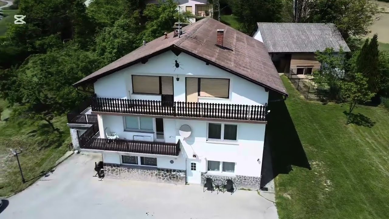 Prostorna hiša z gospodarskim objektom - Spodnji Gabernik, Podplat