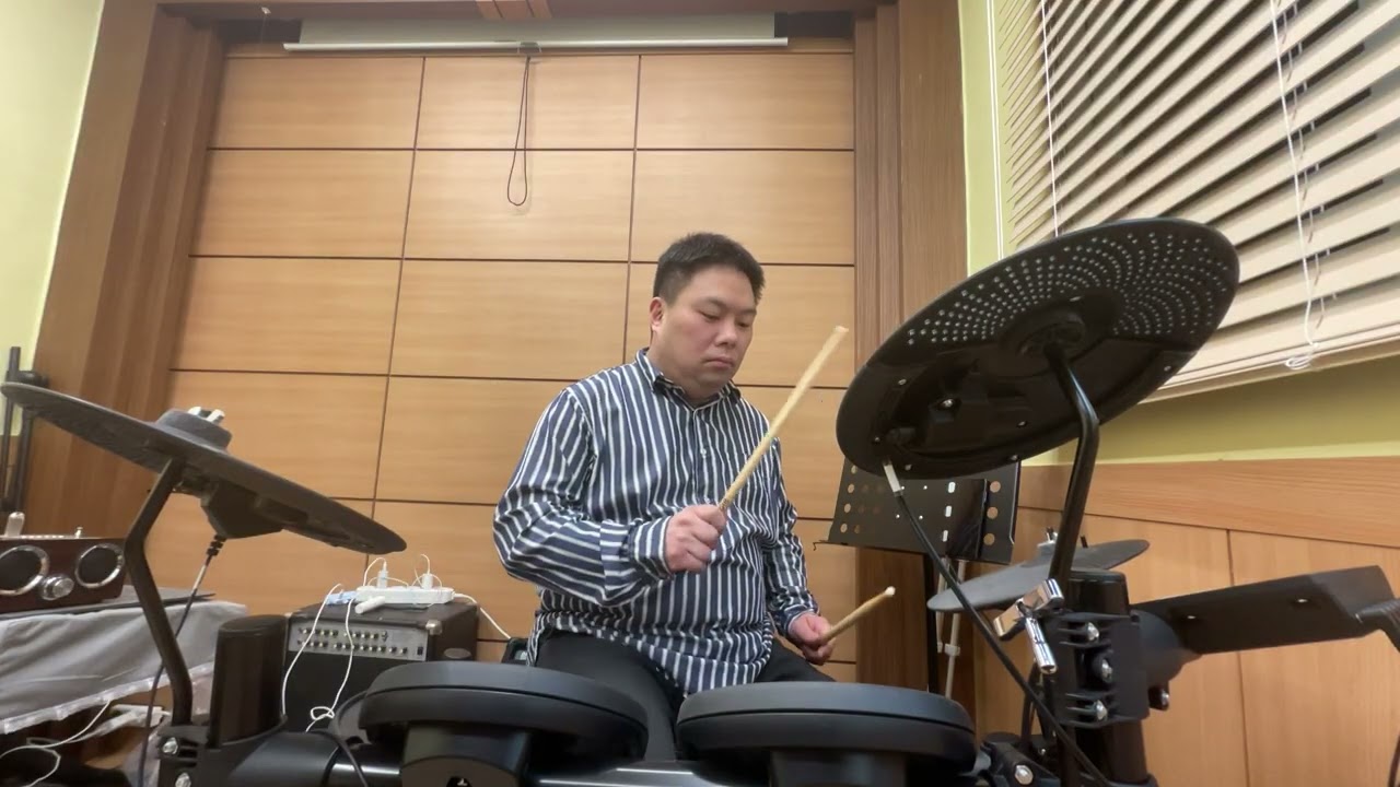 화장을 고치고 드럼으로 