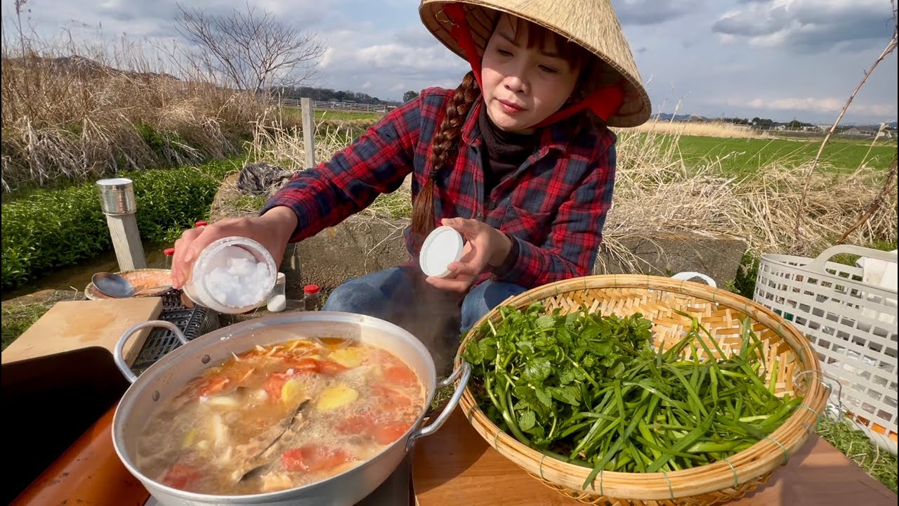 Ra ruộng hái rau miễn phí nấu lẩu cá đuối