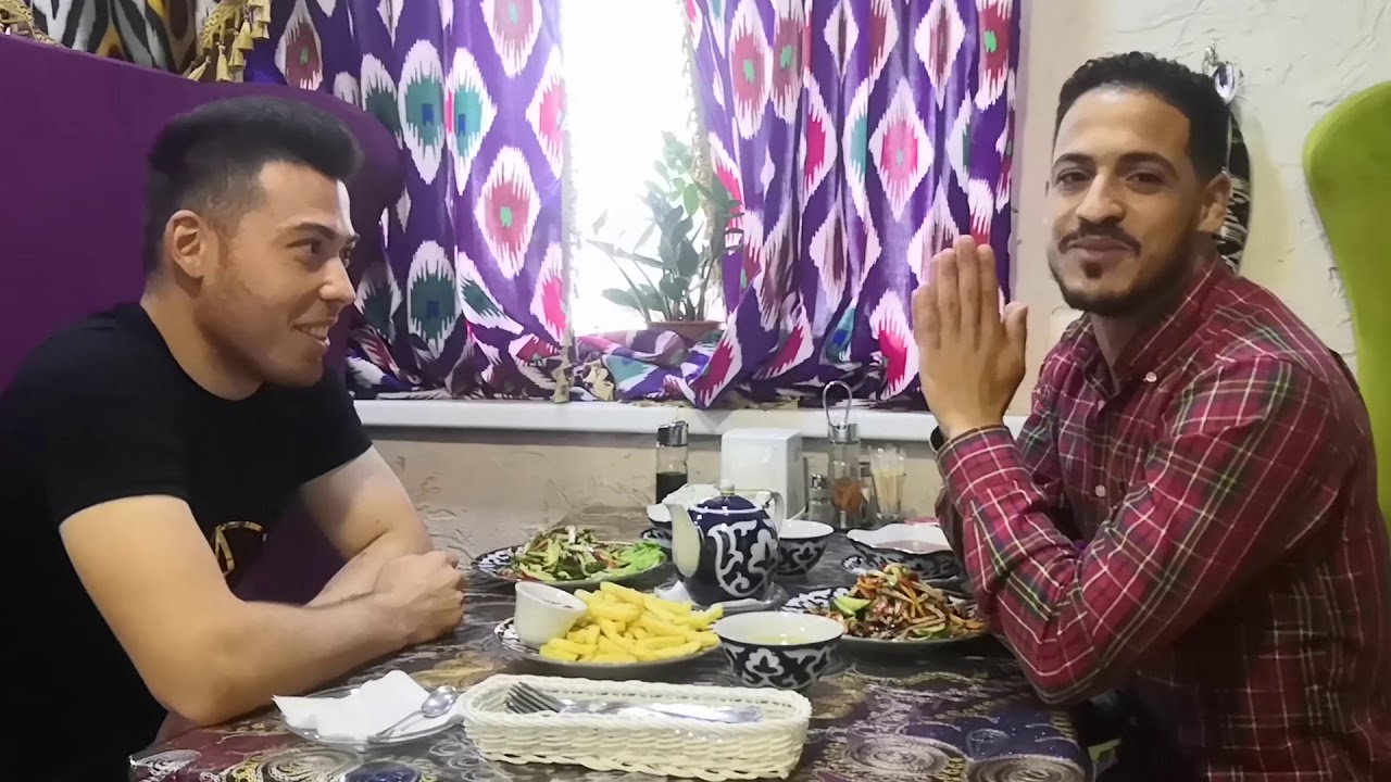 العمل في المقهى و الثمن بنسبة لسرباي و الطباخ في روسيا