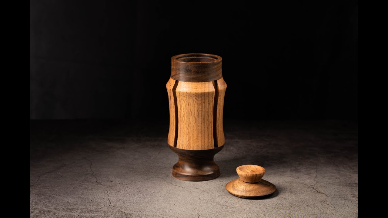 WOOD TURNING - LIDDED BOX  (OAK - WALNUT)
