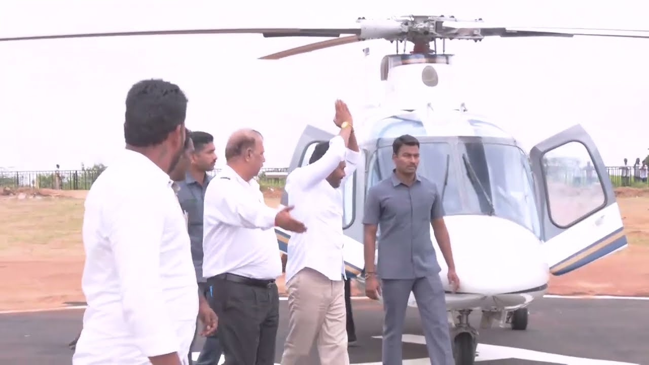 డోన్ నియోజకవర్గంలో మాజీ మంత్రి బుగ్గన రాజేంద్రనాథ్‌ కుమారుడి వివాహ రిసెప్షన్ కు హాజరైన వైయస్‌ జగన్‌