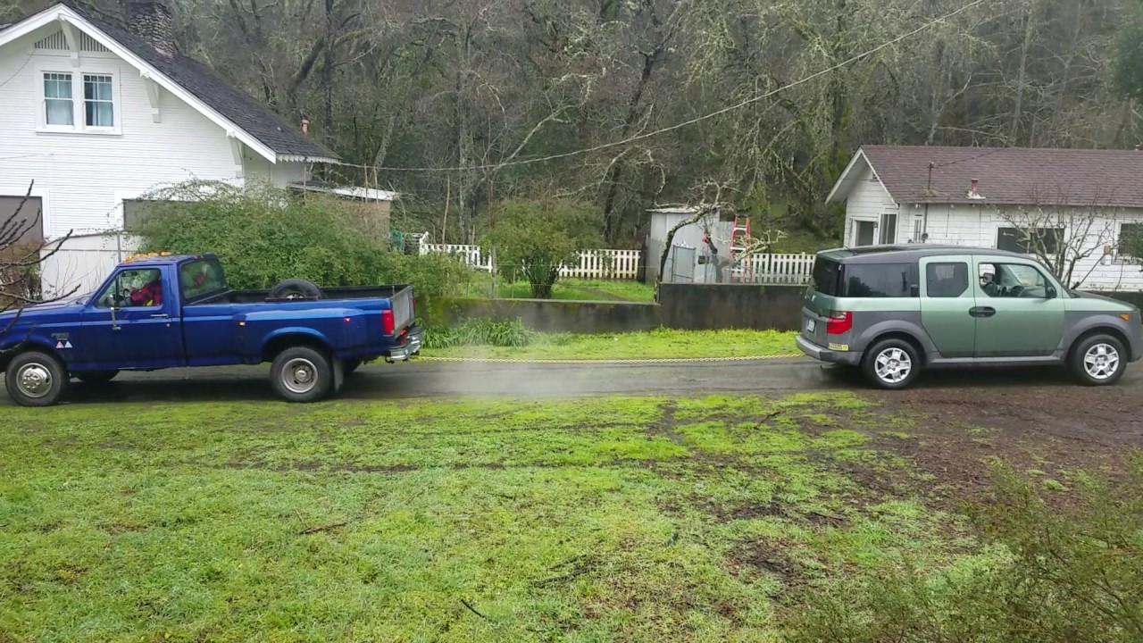 Ford F350 vs. AWD 4X4 Honda Element awsome truck pull 2/6/17