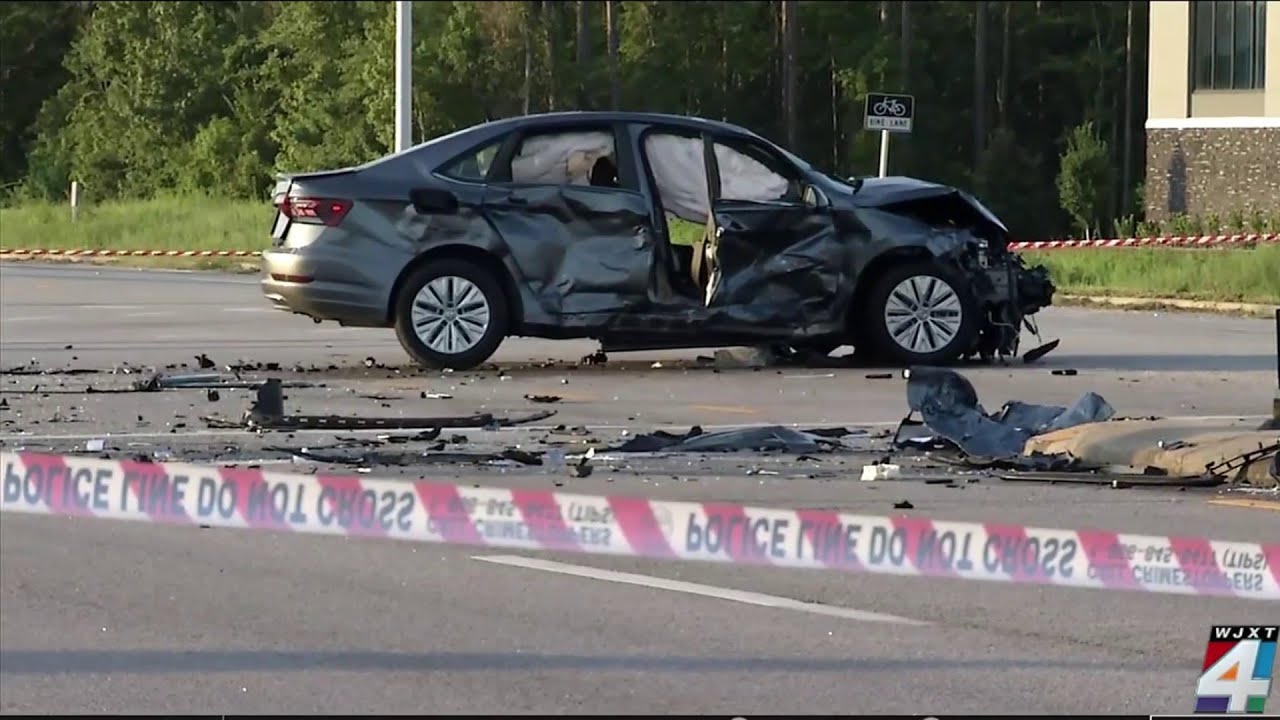 Fatal car crash on Philips Highway