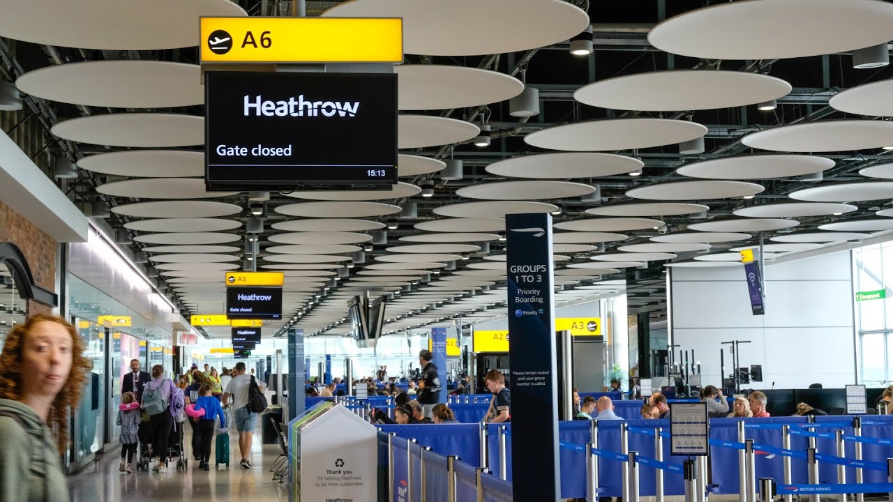 HEATHROW AIRPORT EV EMERGENCY: Tunnel Inferno & M4 Shutdown - Flight Delays & Chaos Ensues