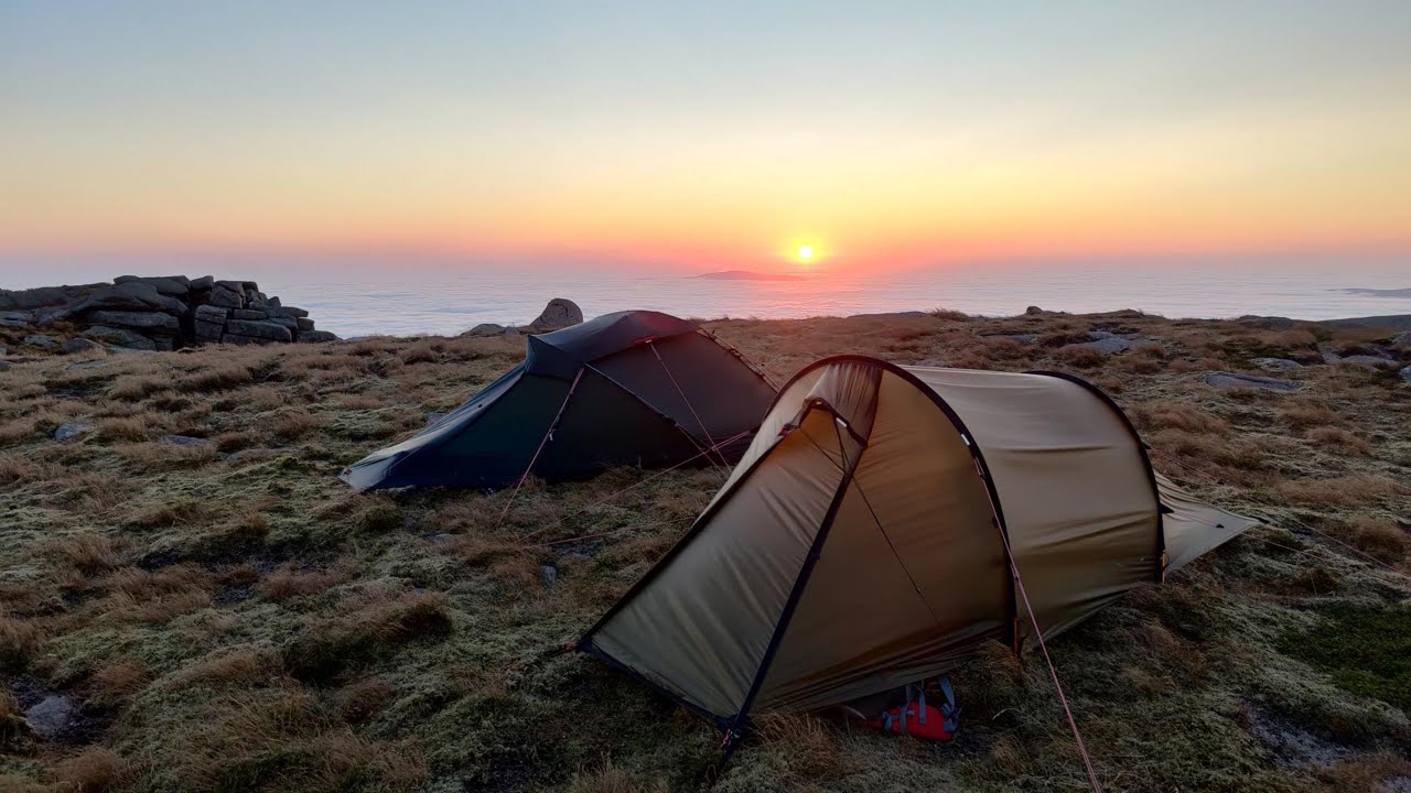 Wildcamping in Scotland for beautiful views just before winter returns. (Dual Hillebergs)