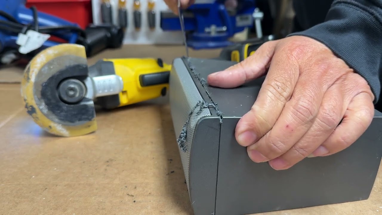 What’s inside Bose Companion 2 Series II left speaker