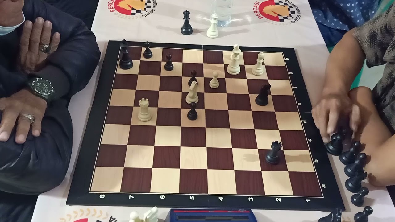 bsbak 1  meja 1.Aris Sinurat vs Farial di liga lintas komunitas catur ITC Bandung Raya