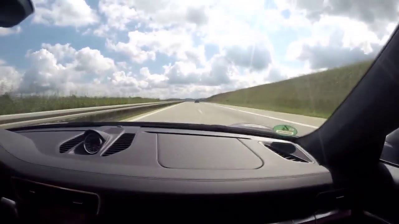 Was is´n das für'n Kombi - Audi RS4 vs. Porsche 911 Carrera - Germany - HD