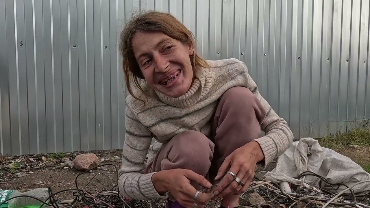 Ася, мне не нужны деньги я живу в гармонии с природой. Мусорщик. Всем добра.