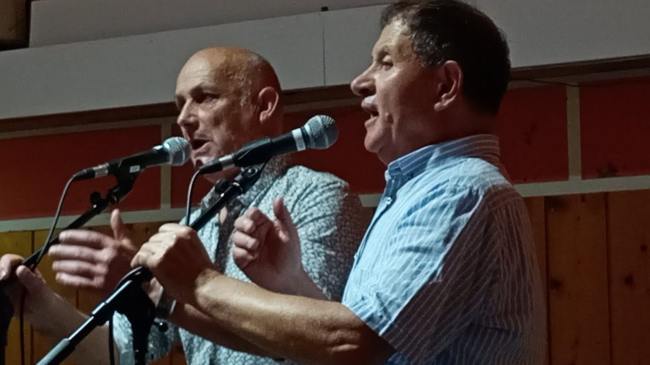 Le Boulc'h et Guillerm le 8 novembre 2025 lors du Fest Noz à Duault avec une Suite Fisel 