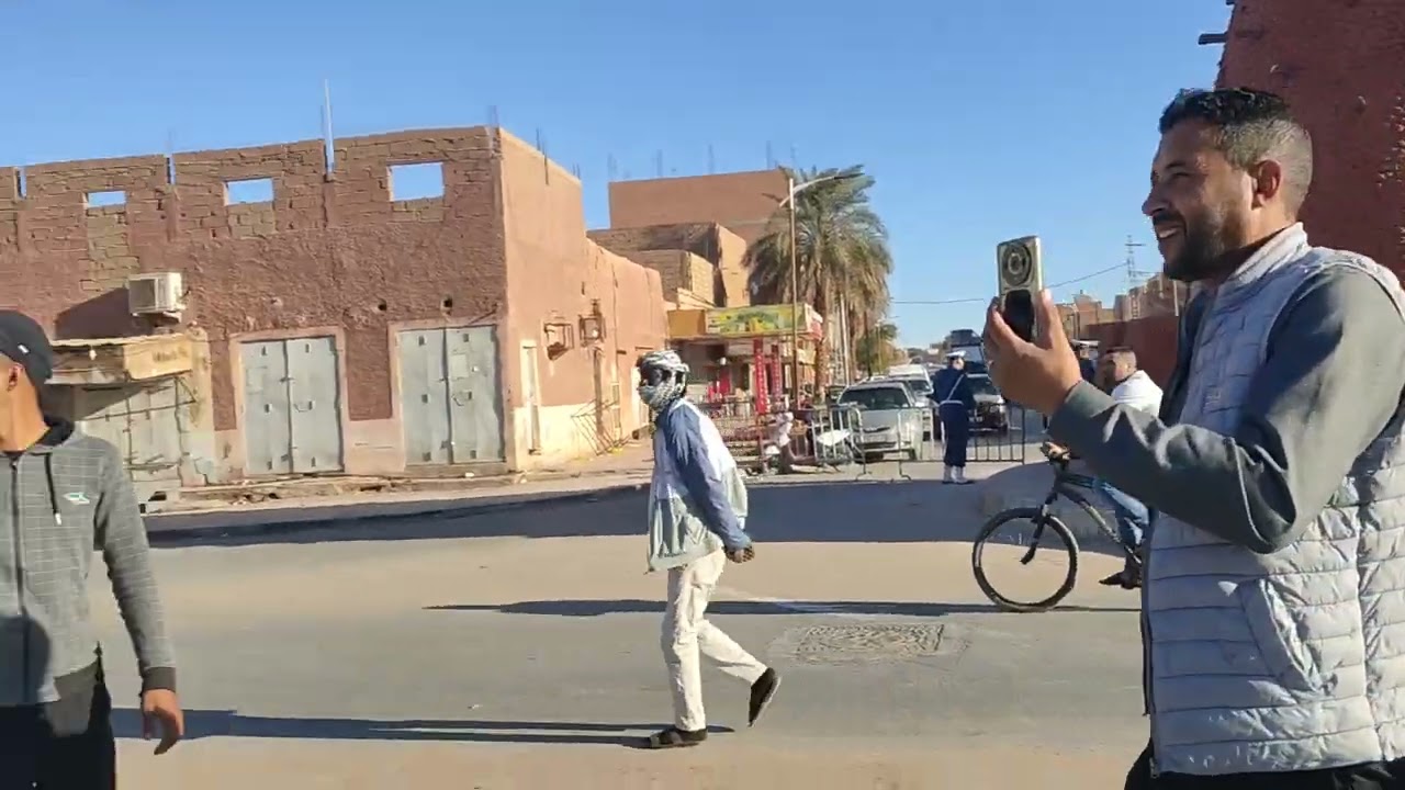 استعراض جميل للمشاركين بالجمال وسط تيميمون بمناسبة رأس السنة الأمازيغية  يناير اسقاس امقاس 2975/2025