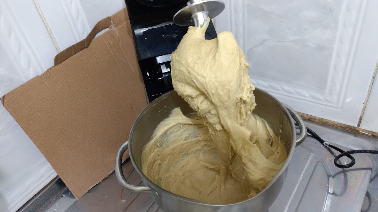 Batendo massa pesada na batedeira oster