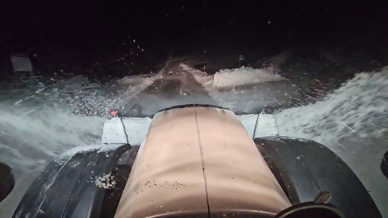 Valtra T254 Versu with Drivex snowplow