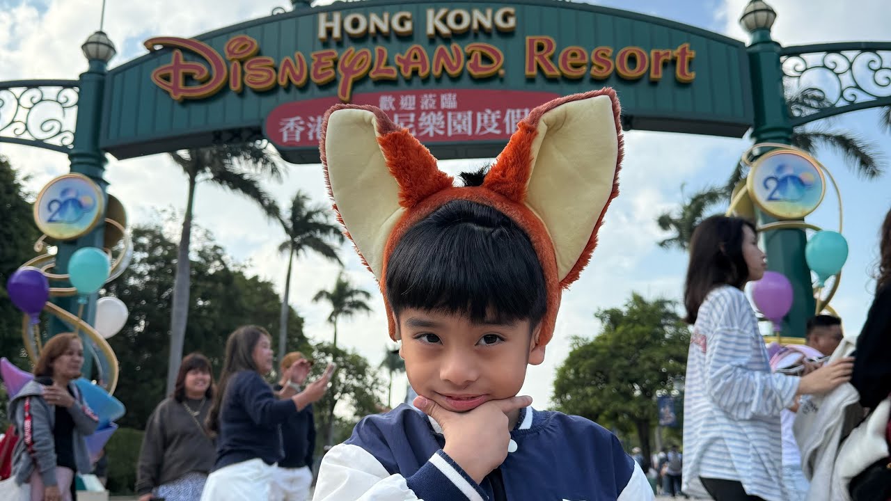 The One Where Eli Goes to Disneyland