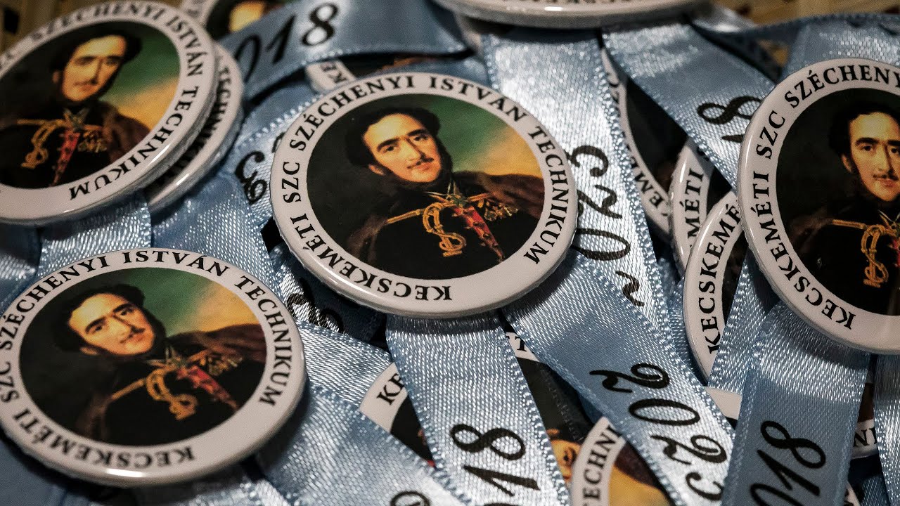 Szalagavató tánc 12.A két tannyelű IFO idegenforgalmi osztály, osztályfőnök Baranyiné Vincze Ágnes