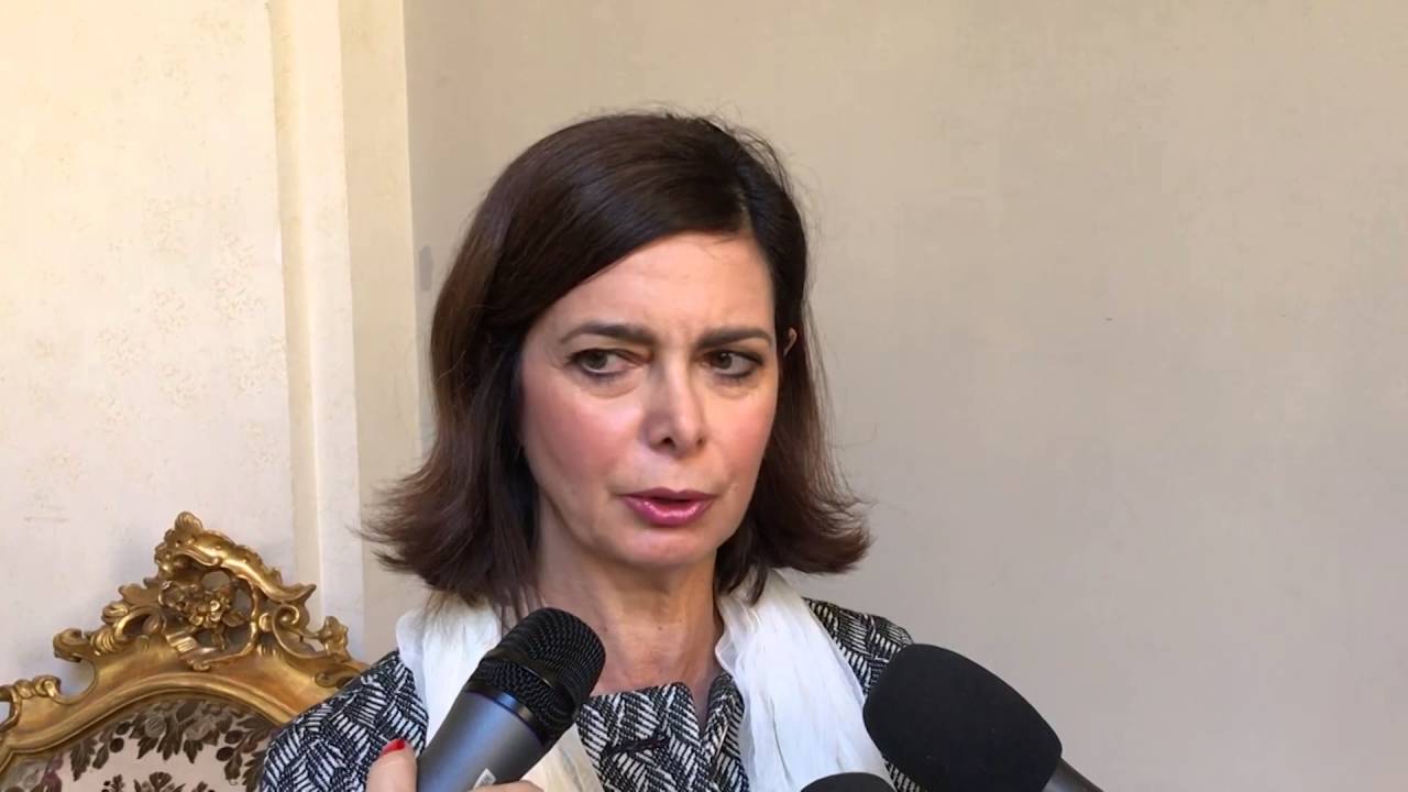 Laura Boldrini premia la Guardia Costiera