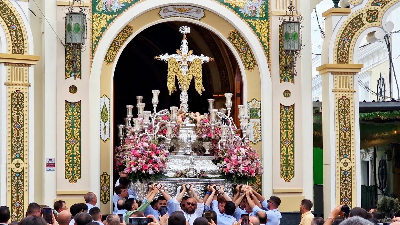 Salida de la Santa Cruz de la Victoria de Paterna del Campo - AM Redención