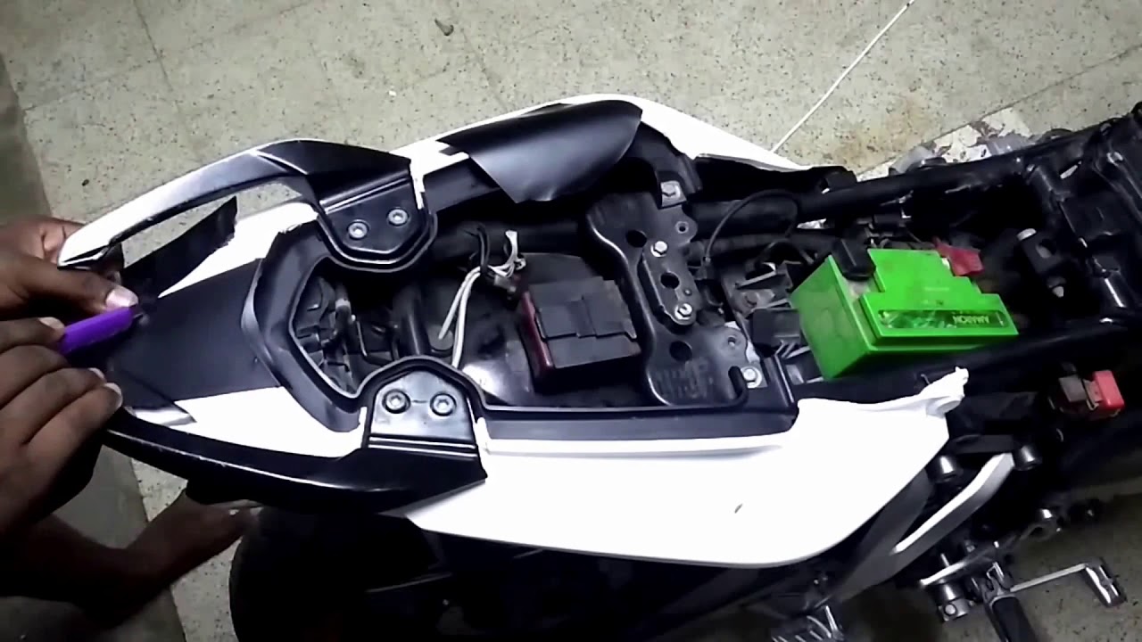 PULSAR NS 200 MODIFICATION 2018 ( vinyl wrapping) glossy white and Matt black with red stripe.....