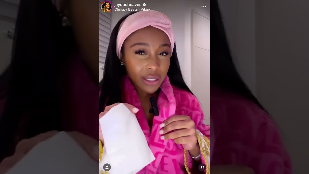 Jayda Wayda ASMR while removing makeup | Jayda Cheaves