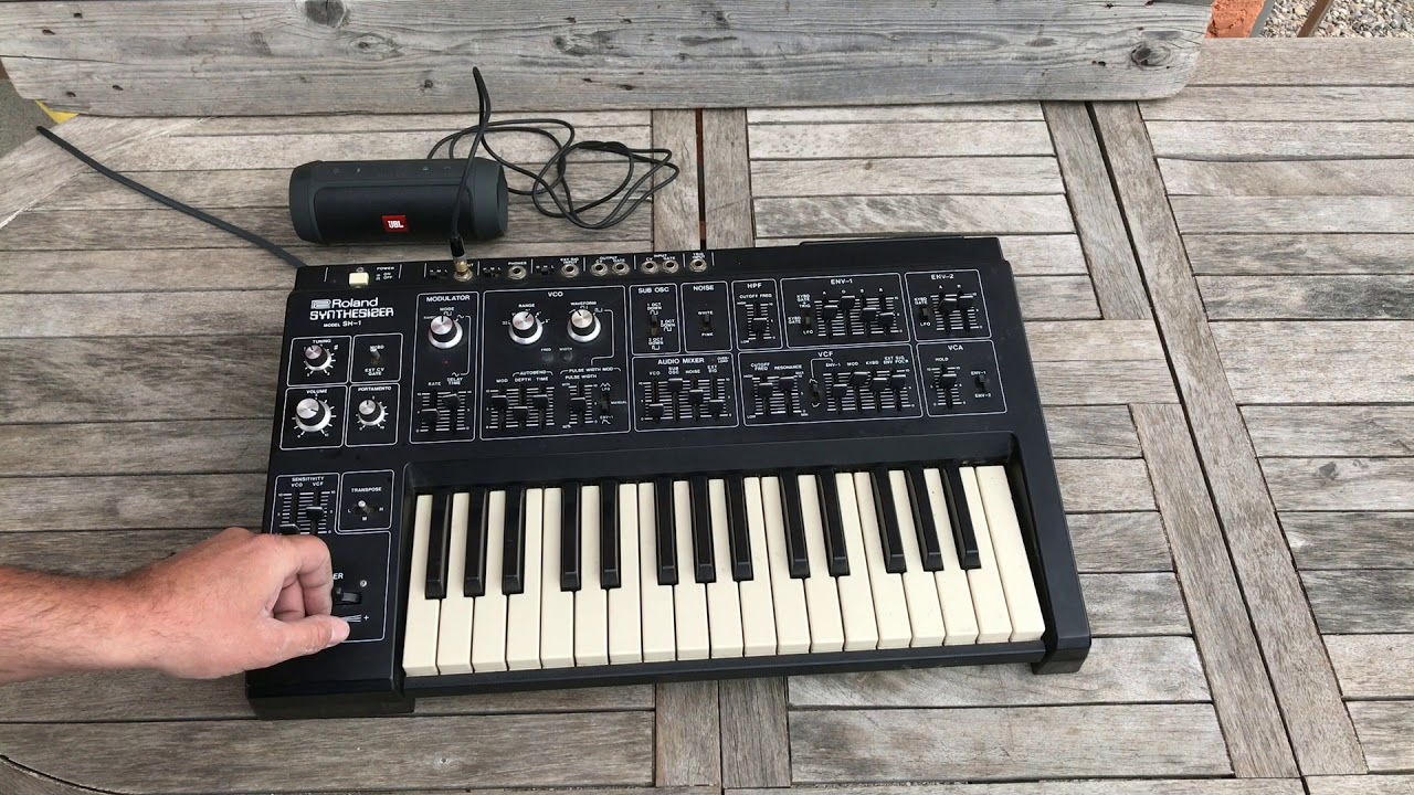 ROLAND synth&eacute;sizer model SH-1
