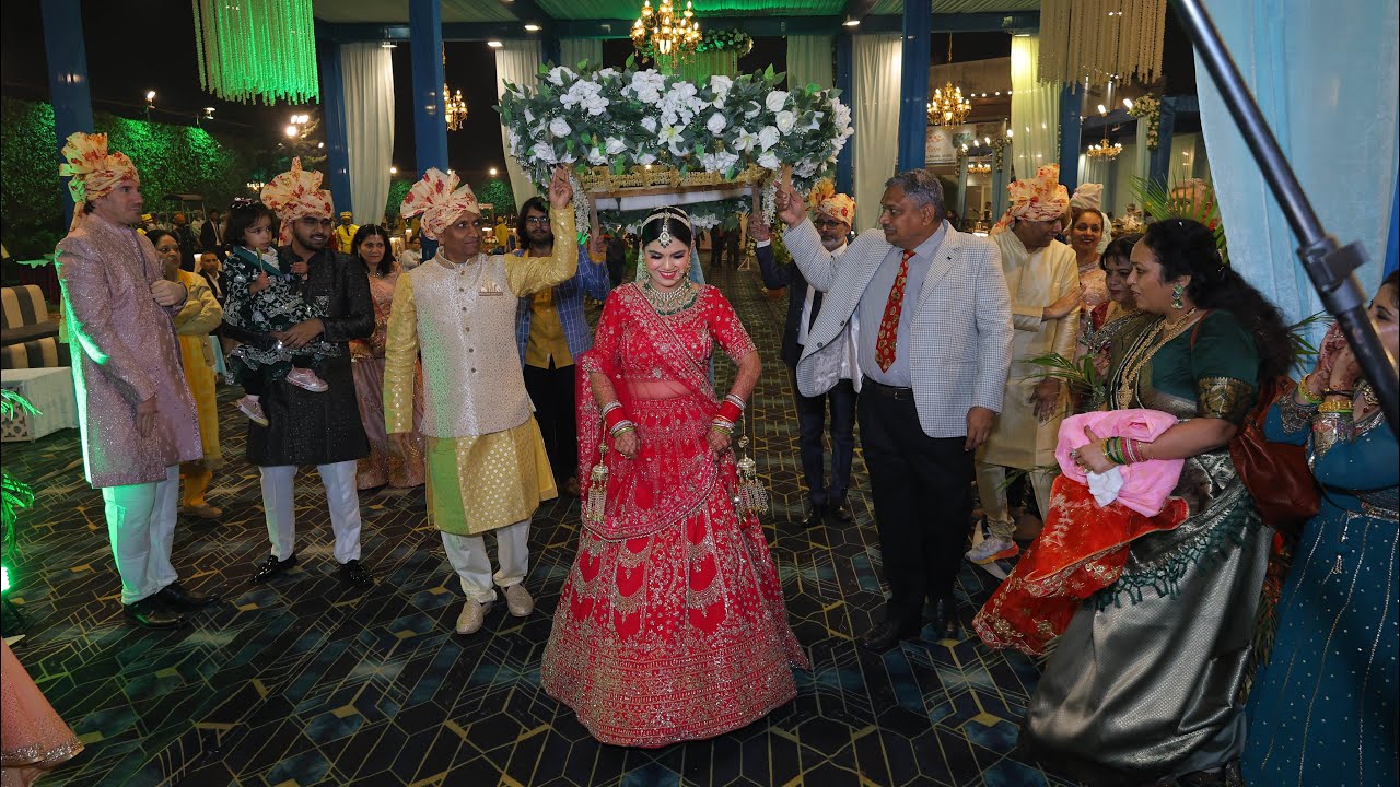 Bride’s wedding entry | Surprise dance by bride’s cousins