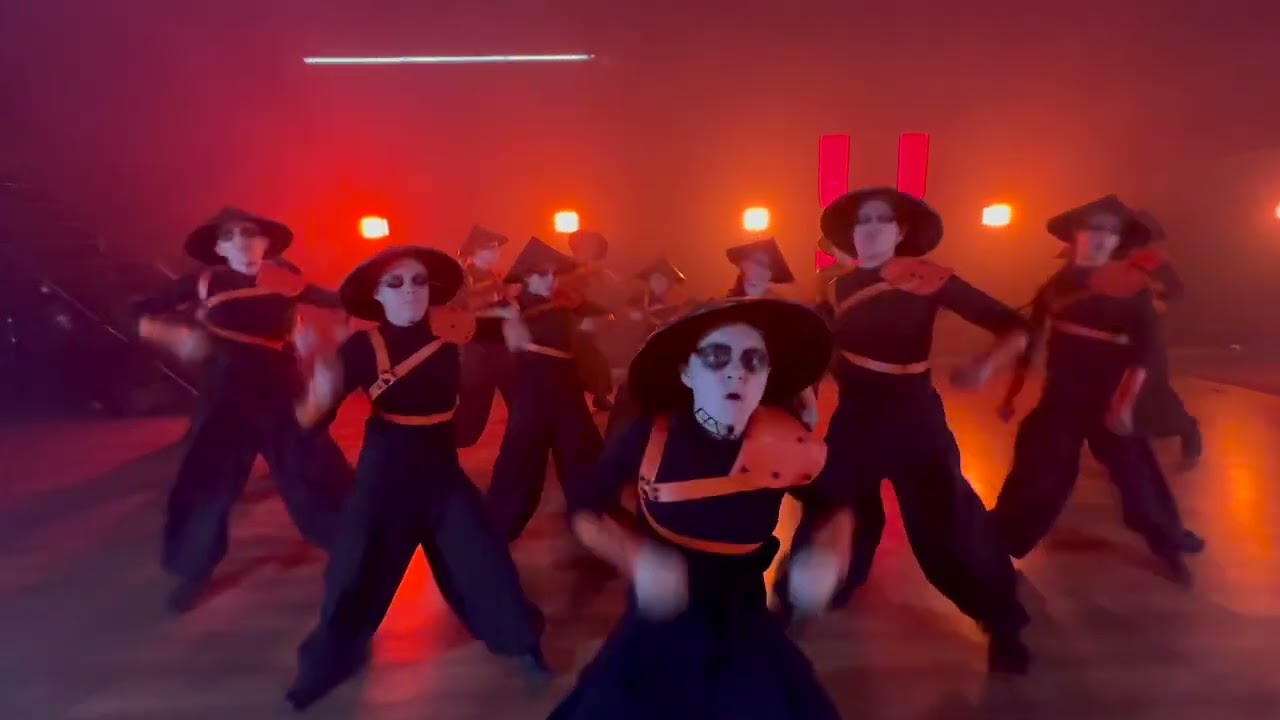 OSOM HYPE 2024. Grupo de competición cat. Junior. Coreógrafo Alberto Serena. Grow Up Dance Studio.