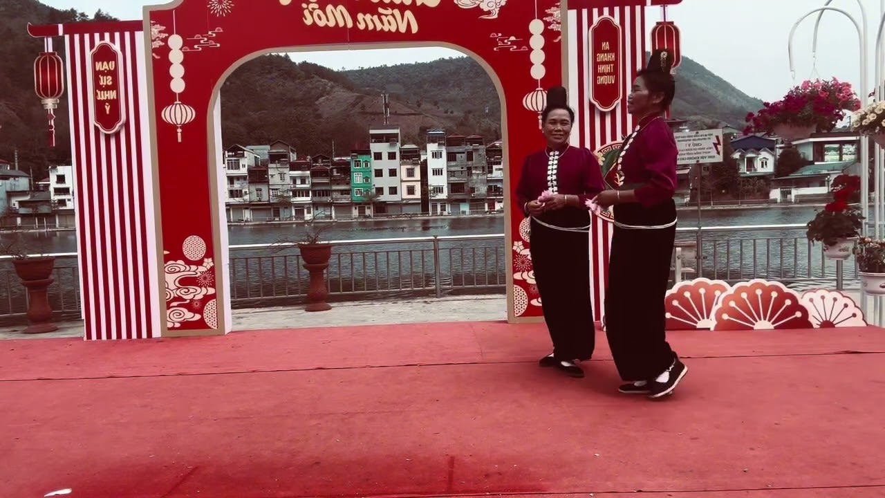 Lò nính Bản rẹ hát rất có ý nghĩa hát hay lắm 