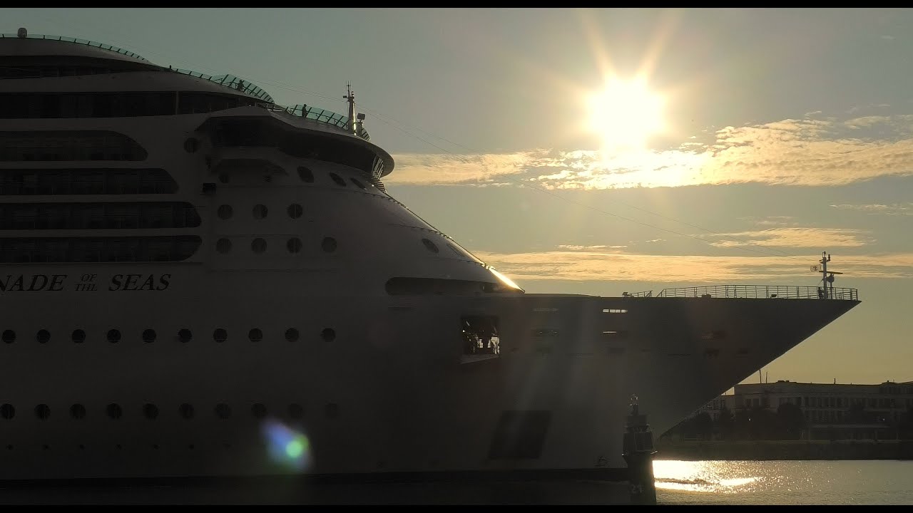 4K Serenade of the Seas wundervolles einlaufen bei traumhaften Sonnenaufgang in Warnemünde30.07.2024