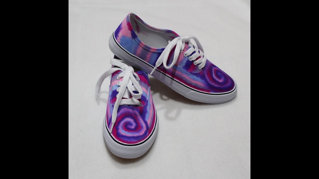 Decorating Shoes With Permanent Markers