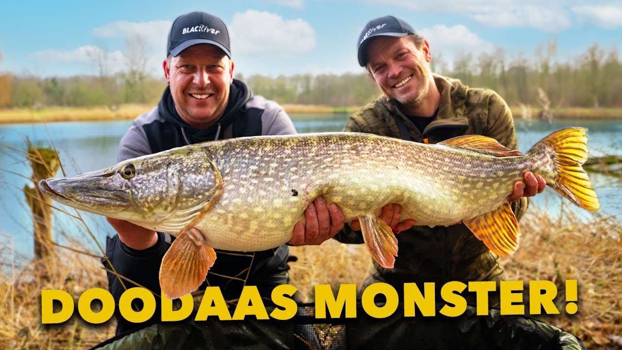 MONSTER SNOEK op de DOBBER in een GEHEIM WATER!