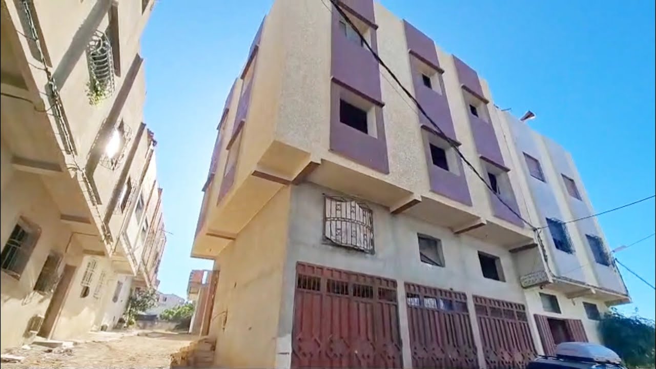 دار للبيع بكاراج وسودة 2 الطبقات 2 الواجهات