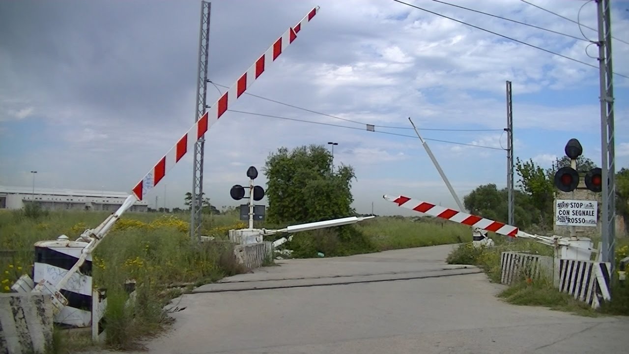 Spoorwegovergang Bari (I) // Railroad crossing // Passaggio a livello