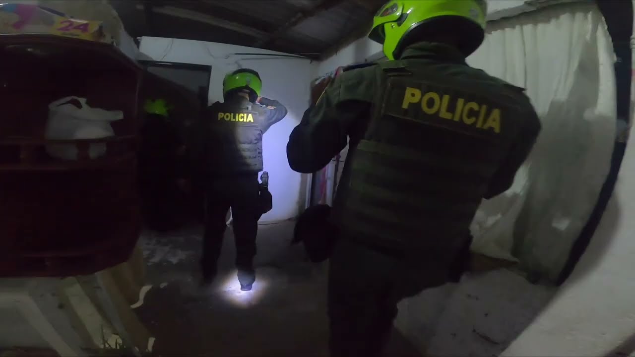 TRES PRESUNTOS MOSQUETEROS CAPTURADOS EN FLAGRANCIA