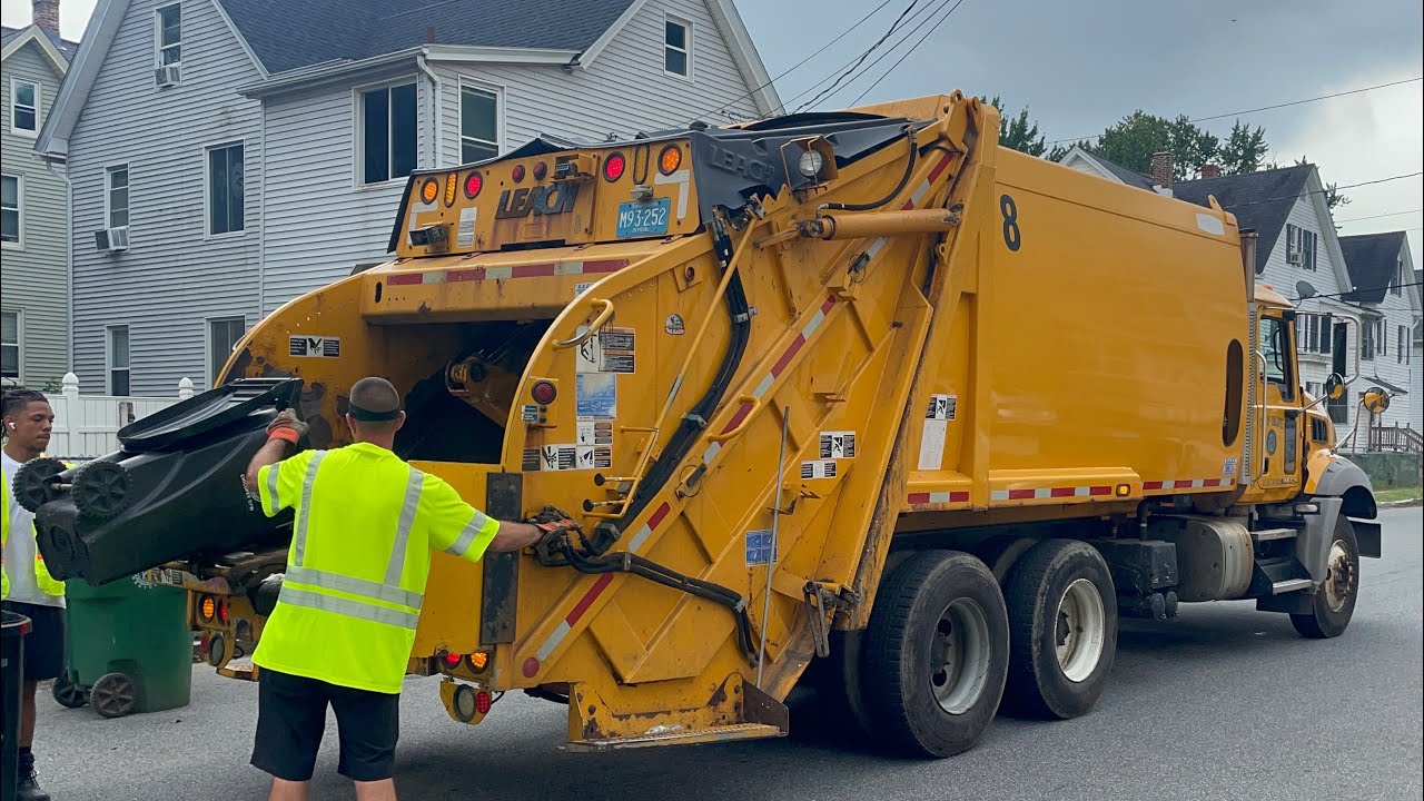 Chicopee DPW 8 ~ Mack Granite Leach 2RIII Rear Loader