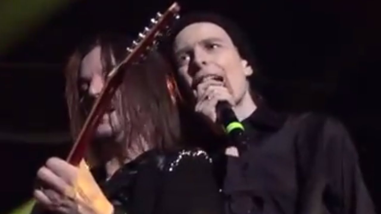 Ari Koivunen - Arkihuolesi kaikki heitä (Pro Shot) @ Raskasta Joulua, Espoo 2015