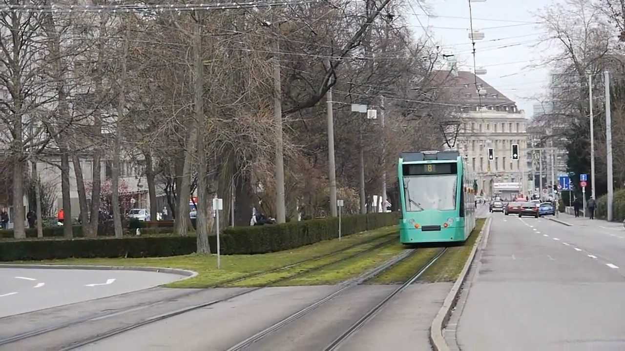 Basel Aeschengraben. Tram n° 8, 10 et 11